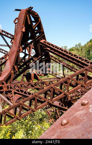 Distrutto il ponte ferroviario storico di Kinzua dopo che un Tornado è passato attraverso, Pennsylvania, Stati Uniti Foto Stock