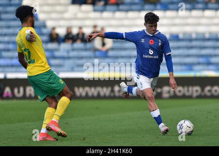 OLDHAM, REGNO UNITO. 30 OTTOBRE Benny Couto di Oldham Athletic durante la partita della Sky Bet League 2 tra Oldham Athletic e Swindon Town al Boundary Park di Oldham sabato 30 Ottobre 2021. (Credit: Eddie Garvey | MI News) Credit: MI News & Sport /Alamy Live News Foto Stock