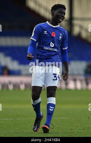 OLDHAM, REGNO UNITO. 30 OTTOBRE Isaac modi di Oldham Athletic durante la partita della Sky Bet League 2 tra Oldham Athletic e Swindon Town al Boundary Park di Oldham sabato 30 ottobre 2021. (Credit: Eddie Garvey | MI News) Credit: MI News & Sport /Alamy Live News Foto Stock