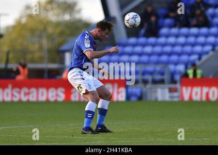 OLDHAM, REGNO UNITO. 30 OTTOBRE Harrison McGahey di Oldham Athletic durante la partita della Sky Bet League 2 tra Oldham Athletic e Swindon Town al Boundary Park di Oldham sabato 30 ottobre 2021. (Credit: Eddie Garvey | MI News) Credit: MI News & Sport /Alamy Live News Foto Stock