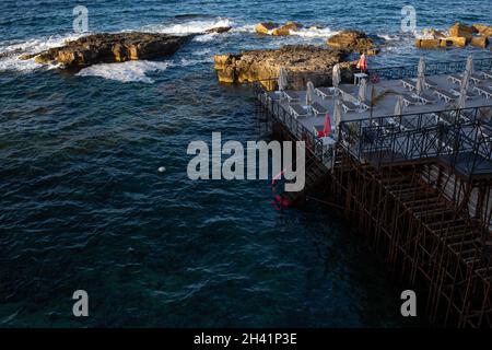 Ortigia, Siracusa, Sicilia - 20 luglio 2021: Spiagge sull'isola di Ortigia Foto Stock