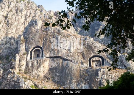 Vista dalle Tombe dei Re, la città di Amasya Foto Stock