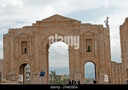 Arco di Adriano, Jerash, Giordania, Medio Oriente Foto Stock