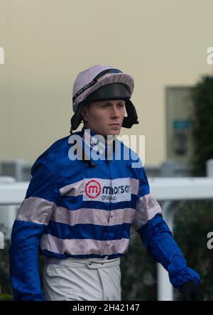 Ascot, Berkshire, Regno Unito. 30 Ottobre 2021. Salta Jockey Lorcan Williams. Credit: Maureen McLean/Alamy Foto Stock