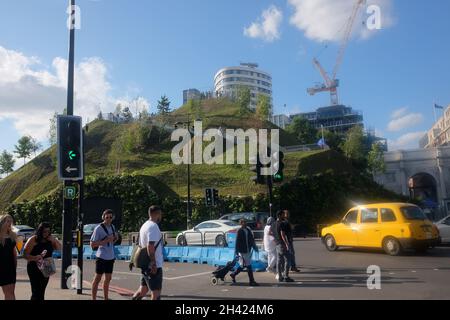 2021 agosto - LONDRA ARCH MARMORANO LA COLLINA VISTA DA SPEAKERS CORNER, con Taxi e pedoni . Foto Stock