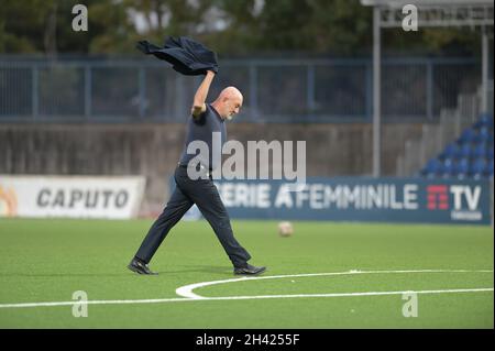 Stadio barra-Napoli Caduti di Brema, Napoli, 31 ottobre 2021, Il Napoli Femminile Coach Alessandro Pistolesi durante Napoli Femminile vs UC Sampdoria - Calcio Italiano Serie A Women match Foto Stock