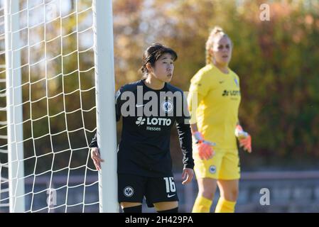 Aschheim, Germania, 31 ottobre 2021 mai Hirata (16 Eintracht Francoforte II) durante il 2. Frauen Bundesliga partita tra il Bayern Monaco II e l'Eintracht Francoforte II allo Sportpark Aschheim, Germania. Sven Beyrich/SPP Foto Stock