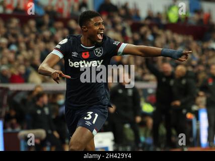 Birmingham, Regno Unito. 31 ottobre 2021. Ben Johnson of West Ham United festeggia il primo gol durante la partita della Premier League a Villa Park, Birmingham. Il credito dell'immagine dovrebbe leggere: Darren Staples/Sportimage Credit: Sportimage/Alamy Live News Credit: Sportimage/Alamy Live News Foto Stock