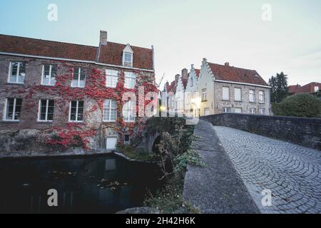 Le vecchie strade di Brugge, Belgio Ottobre 10 2021 Foto Stock