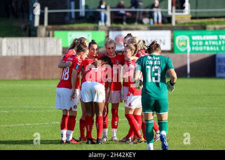 Londra, Regno Unito. 31 ottobre 2021. Londra, Inghilterra, 31 ottobre 20 i giocatori di Charlton aspettano il custode durante la partita del campionato fa Womens tra Charlton Ath e Sunderland all'Oakwood di Londra, Inghilterra Credit: SPP Sport Press Photo. /Alamy Live News Foto Stock