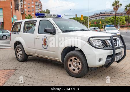 Huelva, Spagna - 30 ottobre 2021: Nissan Pathfinder della polizia militare della Guardia reale spagnola Foto Stock