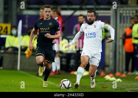 BRUSSEL, BELGIO - 31 OTTOBRE: Sergio Gomez di Anderlecht, Xavier Mercier di OH Leuven durante la partita della Gipiler Pro League tra Anderlecht e OH Leuven al Lotto Park il 31 ottobre 2021 a Brussel, Belgio (Foto di Jeroen Meuwsen/Orange Pictures) Foto Stock