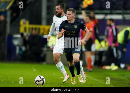 BRUSSEL, BELGIO - OTTOBRE 31: Sergio Gomez di Anderlecht durante la partita della Jupiler Pro League tra Anderlecht e OH Leuven al Lotto Park il 31 Ottobre 2021 a Brussel, Belgio (Foto di Jeroen Meuwsen/Orange Pictures) Foto Stock