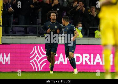 BRUSSEL, BELGIO - OTTOBRE 31: Joshua Zirkzee di Anderlecht festeggia l'equalizzatore di punteggi per Anderlecht durante la partita della Jupiler Pro League tra Anderlecht e OH Leuven al Lotto Park il 31 Ottobre 2021 a Brussel, Belgio (Foto di Jeroen Meuwsen/Orange Pictures) Foto Stock