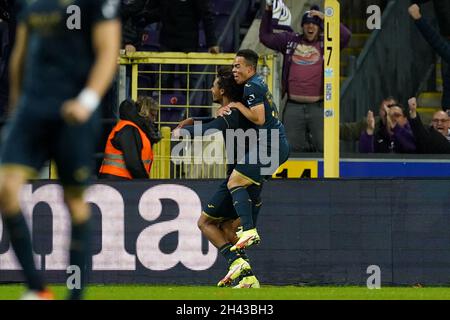 BRUSSEL, BELGIO - OTTOBRE 31: Joshua Zirkzee di Anderlecht festeggia l'equalizzatore di punteggi per Anderlecht durante la partita della Jupiler Pro League tra Anderlecht e OH Leuven al Lotto Park il 31 Ottobre 2021 a Brussel, Belgio (Foto di Jeroen Meuwsen/Orange Pictures) Foto Stock