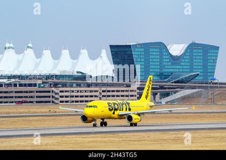 DENVER, USA-OTTOBRE 17: Airbus A320 operato da Spirit Taxi il 17 Ottobre 2020 all'Aeroporto Internazionale di Denver, Colorado. Spirit è un ultr americano Foto Stock