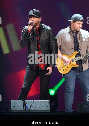 Austin, Stati Uniti. 30 Ott 2021. Cole Swindell si esibisce all'iHeartCountry Festival presso il Frank Erwin Center sabato 30 ottobre 2021 ad Austin, Texas. (Foto di Jack Plunkett/imageSPACE) Credit: Imagespace/Alamy Live News Foto Stock