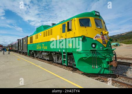 Canada, British Columbia, Fraser, White Pass e Yukon Route Railway, treno turistico da Skagway Alaska alla stazione di Fraser Foto Stock