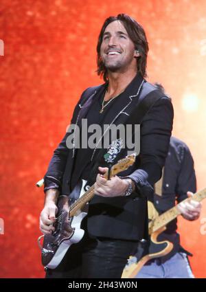 Austin, Stati Uniti. 30 Ott 2021. Jake Owen suona all'iHeartCountry Festival presso il Frank Erwin Center sabato 5 maggio 2018 ad Austin, Texas. (Foto di Jack Plunkett/imageSPACE) Credit: Imagespace/Alamy Live News Foto Stock