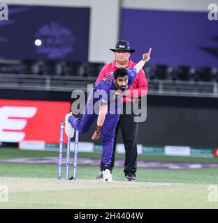 DUBAI, UAE, 0CT 31, 2021: Coppa DEL MONDO ICC T20 : India vs Nuova Zelanda : Jasprit Bumrah durante la Coppa del mondo ICC Cricket T20 nello Stadio Internazionale di Cricket di Dubai Domenica. Photo : Seshadri sukumar Credit: Seshadri SUKUMAR/Alamy Live News Foto Stock