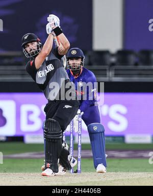 DUBAI, UAE, 0CT 31, 2021: ICC T20 WORLD CUP : India vs Nuova Zelanda : New Zealand Batsman Mitchell durante ICC Cricket T20 World Cup in Dubai International Cricket Stadium di Domenica. Photo : Seshadri sukumar Credit: Seshadri SUKUMAR/Alamy Live News Foto Stock