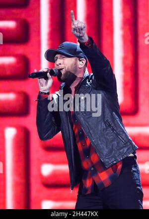 Austin, Stati Uniti. 30 Ott 2021. Cole Swindell si esibisce all'iHeartCountry Festival presso il Frank Erwin Center sabato 30 ottobre 2021 ad Austin, Texas. (Foto di Jack Plunkett/imageSPACE/Sipa USA) Credit: Sipa USA/Alamy Live News Foto Stock