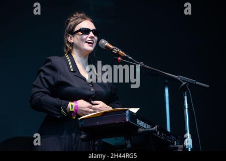 San Francisco, California, Stati Uniti. 30 Ott 2021. Angel Olsen si esibisce durante il festival musicale e artistico Outside Lands del 2021 al Golden Gate Park il 30 ottobre 2021 a San Francisco, California. Credit: Chris Tuite/Image Space/Media Punch/Alamy Live News Foto Stock