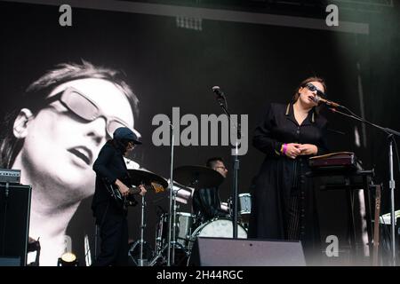 San Francisco, California, Stati Uniti. 30 Ott 2021. Angel Olsen si esibisce durante il festival musicale e artistico Outside Lands del 2021 al Golden Gate Park il 30 ottobre 2021 a San Francisco, California. Credit: Chris Tuite/Image Space/Media Punch/Alamy Live News Foto Stock