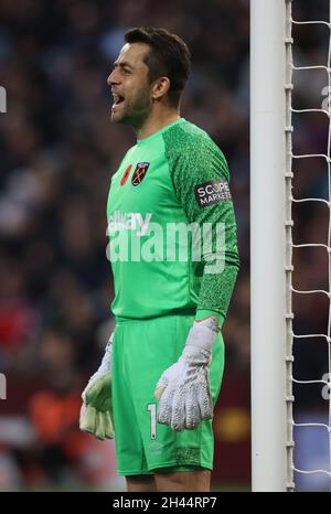 Birmingham, Inghilterra, 31 ottobre 2021. Lukasz Fabianski del West Ham United durante la partita della Premier League a Villa Park, Birmingham. Il credito dell'immagine dovrebbe leggere: Darren Staples / Sportimage Credit: Sportimage/Alamy Live News Foto Stock