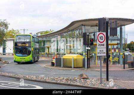 Birkenhead, Grange Precinct, Birkenhead, Metropolitan Borough of Wirral, Merseyside, Inghilterra, Regno Unito Foto Stock