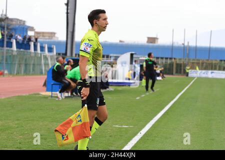 Pagani, Italia. 31 ottobre 2021. Pagani, Salerno, Italia - 30 ottobre 2021 :Assistente arbitro Marco Ricci durante la partita del Campionato Italiano di Calcio, Serie C, gruppo c, dodicesimo giorno, Paganese Vs Virtus Francavilla. Risultato finale Paganese - Virtus Francavilla 2 - 1 (Photo by Pasquale Senatore/Pacific Press) Credit: Pacific Press Media Production Corp./Alamy Live News Foto Stock