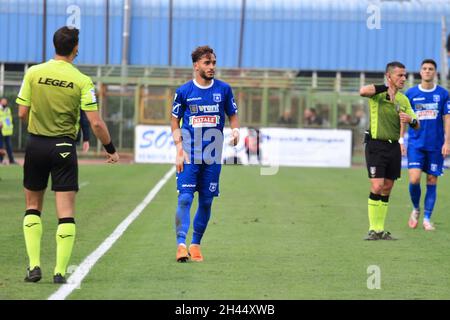 Pagani, Italia. 31 ottobre 2021. Pagani, Salerno, Italia - 30 ottobre 2021 : Giuseppe Guadagni (26) Paganese si dimette dopo aver ricevuto un contrasto di gioco durante la partita del Campionato Italiano di Calcio, Serie C, gruppo c, dodicesimo giorno, Paganese Vs Virtus Francavilla. Risultato finale Paganese - Virtus Francavilla 2 - 1 (Photo by Pasquale Senatore/Pacific Press) Credit: Pacific Press Media Production Corp./Alamy Live News Foto Stock