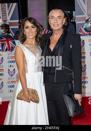 LONDRA - INGHILTERRA 30 OTT: Janette Manrara e Julian MacDonald partecipano ai premi Pride of Britain in collaborazione con TSB presso il Grosvenor House Hotel, Foto Stock