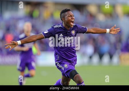 31 ottobre 2021: Il centrocampista di Orlando City ANDRES PEREA (21) reagisce dopo aver segnato un gol durante la partita di calcio Orlando City vs Nashville SC all'Exploria Stadium di Orlando, Florida il 31 ottobre 2021. (Credit Image: © Cory Knowlton/ZUMA Press Wire) Foto Stock