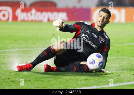 San Paolo, Brasile. 31 ottobre 2021. São Paulo, (SP) 31.10.2021 - Brasileiro/São Paulo x Internacional - Thiago Volpi durante partida entro São Paulo x Internacional disputada no Estádio do Morumbi em São Paulo, SP. Jogo válido pela 29ª rodada do Campeonato Brasileiro 2021. Durante la partita di calcio Campeonato Brasileiro (Lega Nazionale Brasiliana) tra Sao Paulo x Internacional. Sao Paulo ha vinto il gioco 1-0 con un gol di Gabriel Sara (5') Ricardo Moreira/SPP Credit: SPP Sport Press Photo. /Alamy Live News Foto Stock