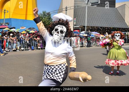 Non esclusiva: I partecipanti prendono parte alla Giornata Internazionale dei morti Parade "celebrando la vita" nell'ambito della Giornata messicana del cele morto Foto Stock