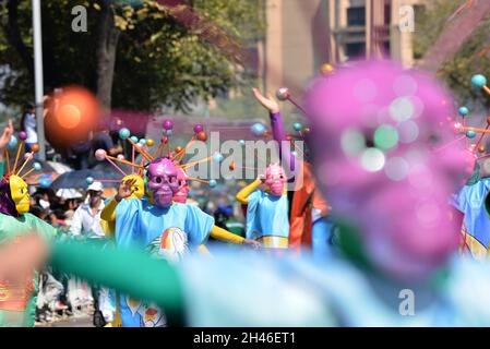 Non esclusiva: I partecipanti prendono parte alla Giornata Internazionale dei morti Parade "celebrando la vita" nell'ambito della Giornata messicana del cele morto Foto Stock