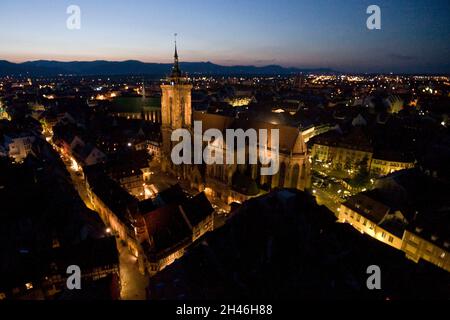 CENTRO STORICO. VUE NOCTURNE DE LA COLLEGIALE SAINT MARTIN DEPUIS LE SUD. CONSTRUITE DE 1235 A 1365, LA COLLEGIALE EST UNE UVRE MAJEURE DE L'ARCHIT Foto Stock