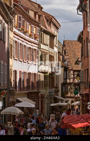 CENTRO STORICO. RUE DE L'EGLISE, UNE DES PLUS COMMERCANTE DE LA VILLE. ALTITUDINE 5 M. Foto Stock