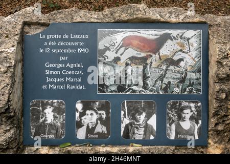 FRANCIA, MONTIGNAC - LASCAUX, DORDOGNE (24) : SITUATO A 200 METRI DALL'ORIGINALE, IL PRIMO FACSIMILE, CHIAMATO 'LASCAUX 2' CONSISTEVA SOLO DI REPRODUCT Foto Stock