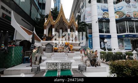 Santuario Indra Dio di Thunder Amarin Plaza nel centro di Ratchaprasong di Bangkok Thailandia Foto Stock