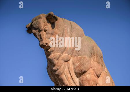 Stierbrunnen, Arnswalder Platz, Prenzlauer Berg, Pankow, Berlin, Deutschland Foto Stock