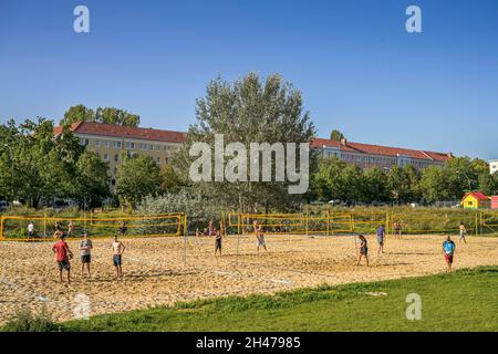 Beachvolley-Plätze, Volkspark Friedrichshain, Friedrichshain-Kreuzberg, Berlino, Germania Foto Stock