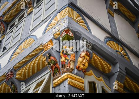 Detail, Schnitzarbeit, Fachwerkhaus, Osterstraße, Hameln, Niedersachsen, Germania Foto Stock