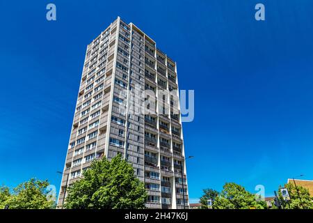 1960 consiglio torre blocco Gordon House a Ratcliff, Shadwell, Tower Hamlets, Londra, Regno Unito Foto Stock