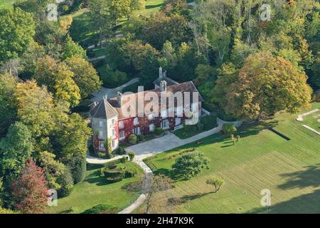 VISTA AEREA. La Boisserie: residenza dell'ex presidente francese Charles De Gaulle. Colombey-les-deux-Églises, Haute-Marne, Grand Est, Francia. Foto Stock