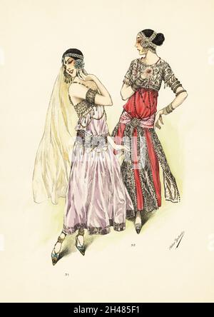 Donne in costumi di fantasia-vestito di ballerini arabi harem. Bayadere in lilla vestito satinato ricamato ricamato riccamente con perle e cristalli rifiniti con ricami d'oro, cintura di velluto adornata con pietre preziose, velo lungo 31. Bayadere in abito cardinale di seta rossa, in tessuto d'argento, rifinito con rhinestones, perle e cristalli, cintura in raso rosa antico 32. Litografia di pochoir a mano di le Carnival Parisien, Volume 10, edizione speciale di Chic Parisien, pubblicata da Atelier Bachwitz, Vienna, 1920. Foto Stock