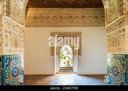 Interno arabo della Sala dei re nel complesso del palazzo dell'Alhambra, Granada, Andalusia, Spagna Foto Stock