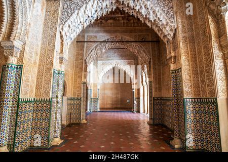 Interno arabo della Sala dei re nel complesso del palazzo dell'Alhambra, Granada, Andalusia, Spagna Foto Stock