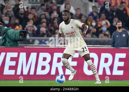 Fikayo Tomori (AC Milan) durante il Campionato Italiano di Calcio una partita del 2021/2022 tra AS Roma e AC Milano allo Stadio Olimpico di Rom Foto Stock